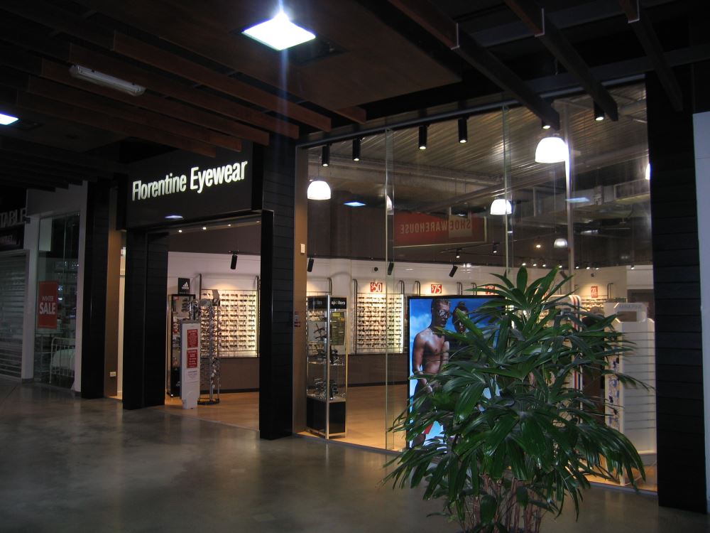 interior design & construction sun glasses shop31